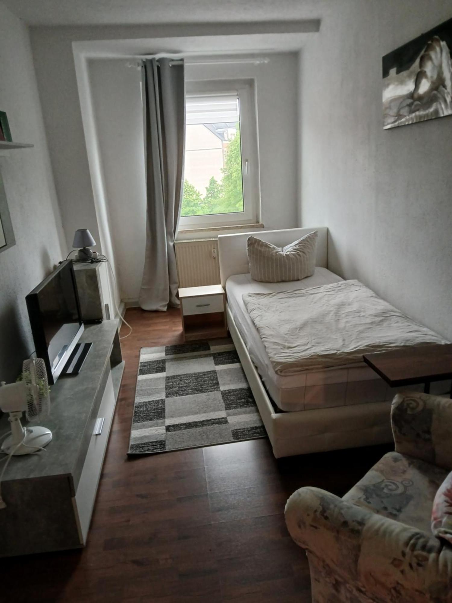 Kleine Wohnung Fuer Monteure Und Dienstreisen Zwickau Buitenkant foto
